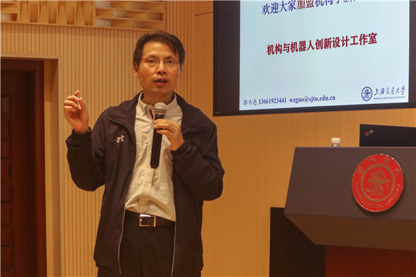 1603599802562105.jpg 图2 嘉宾讲解.jpg