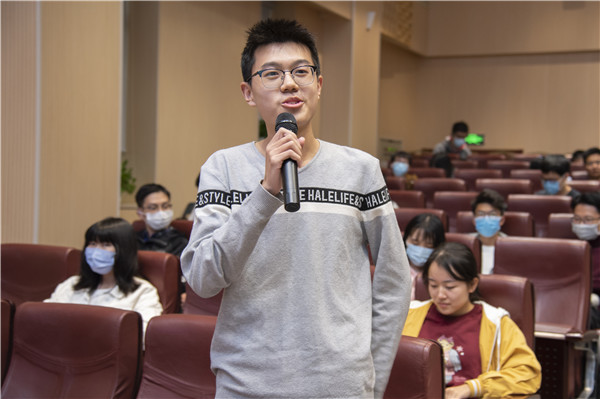 1603768620694767.jpg 图4:观众提问.jpg