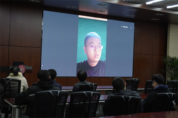 1679570807274578.jpg 图4李泽阳师兄做关于毕业生启航教育的分享.jpg