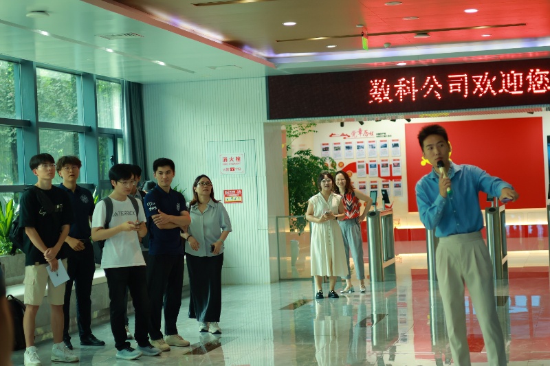 1752639018159092.jpg 参观中广核数字科技有限公司研发中心_resized.jpg