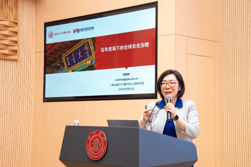 图6_苏若林老师讲授专题党课_resized.jpg